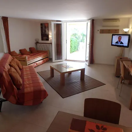 Veles Cannes