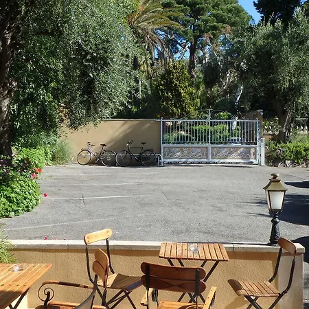 Apart Otel Veles Cannes